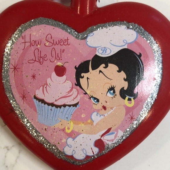Betty Boop, 2010 red heart shaped Christmas ornament “how sweet life is” cupcake - Picture 2 of 6